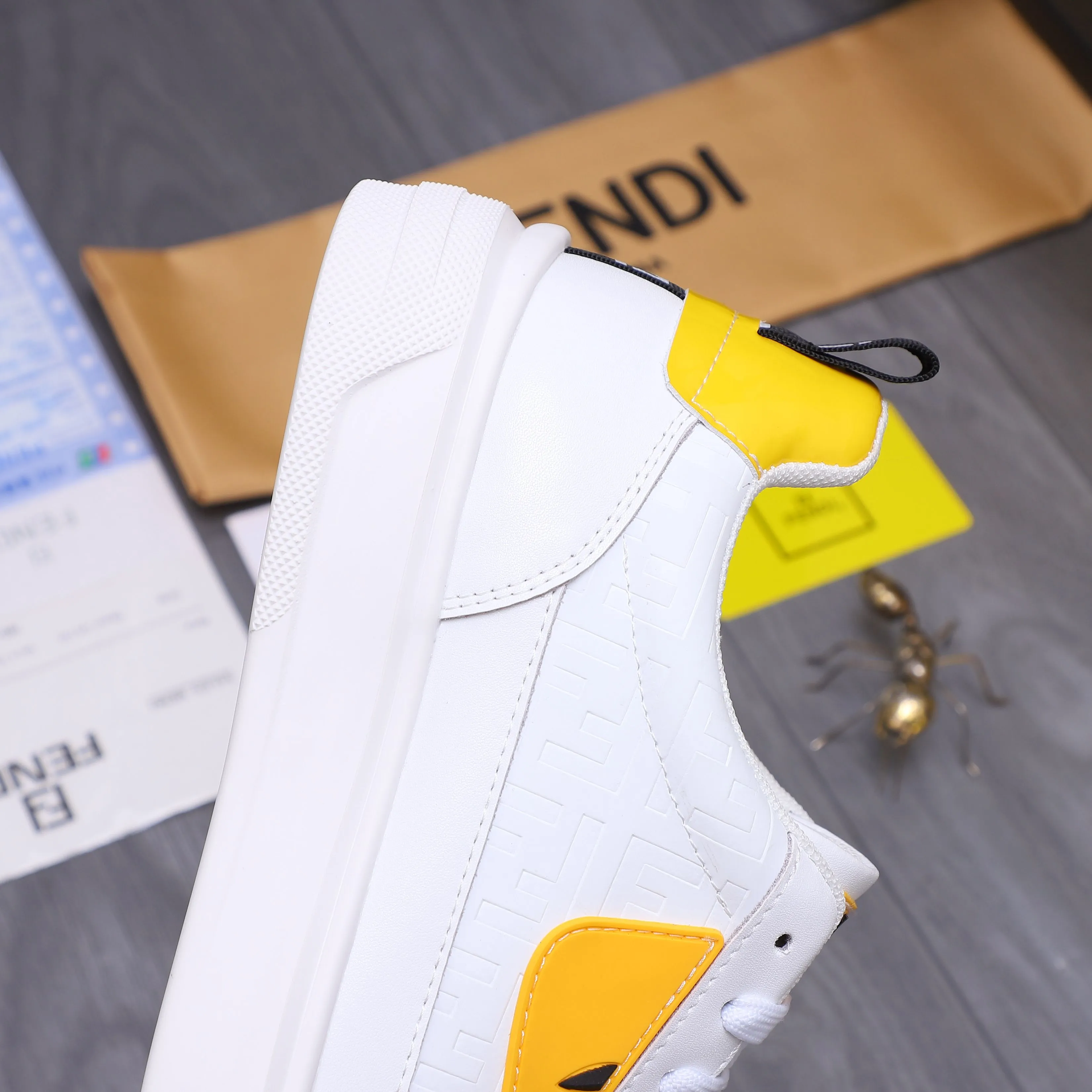Men's shoes 💰420 Product trademark: FENDI "Fendi" casual shoes Regular size: 38-45 (45 is custom-made and non-returnable) Product materials: Selected cowhide embossed upper, mesh lining, cowhide insole, rubber outsole